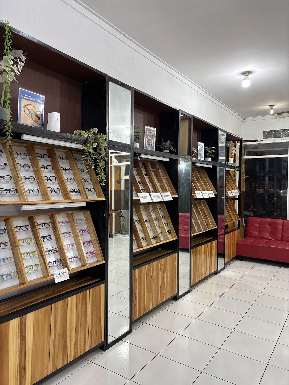 Optik B. Riski Soreang